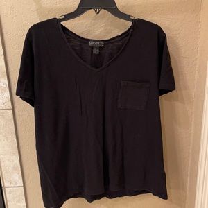 V neck tee - why I love Paris